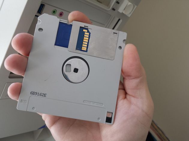 Моддер сделал флоппи-дискету на 128 Гбайт