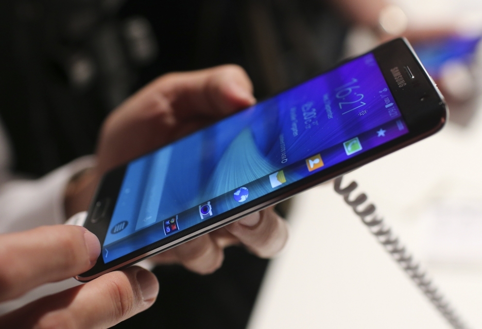 Huawei и Xiaomi готовят запуск смартфонов с изогнутыми дисплеями